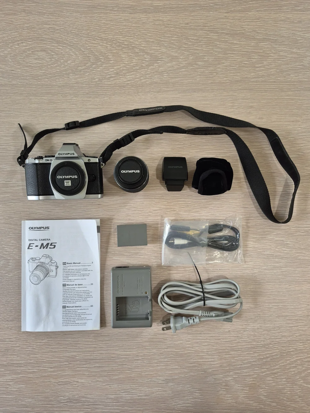 Olympus Om-D E-M5 Mirrorless Camera Kit in Black